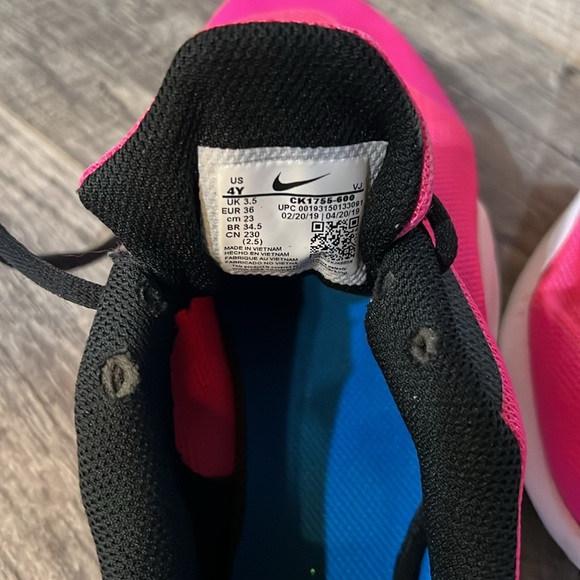 Nike girls shoes - Picture 4 of 5